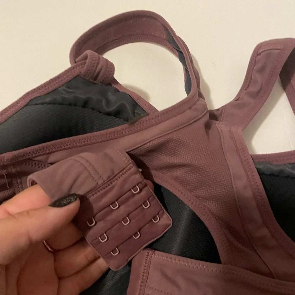 Syrokan Sports Bra Women's Size 34D Plum Purple Adjustable Supportive Straps